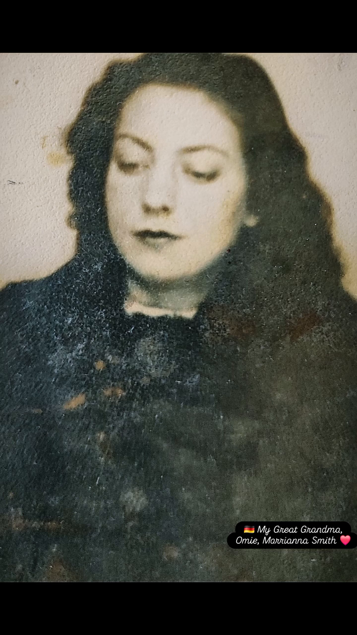 Omi · Marianne Smith